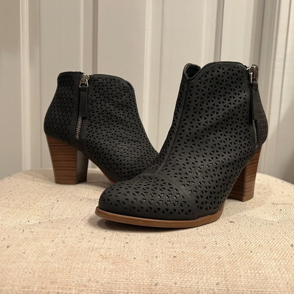 Black Caroline Fergalicious booties Size 6.5